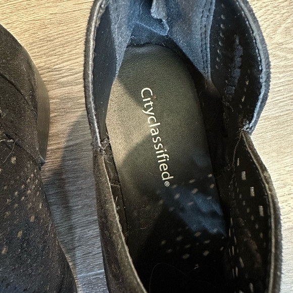 Shoes - Picture 2 of 3